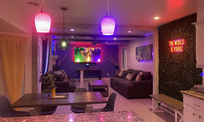 Moore House | Fun smart home with smart ambience lighting