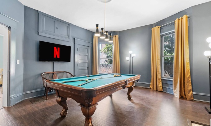 Frankfort House | Fun Spacious 5 Bdrm Estate w/Theater, Billiard Parlor, Speakeasy Bar & Poker Rm