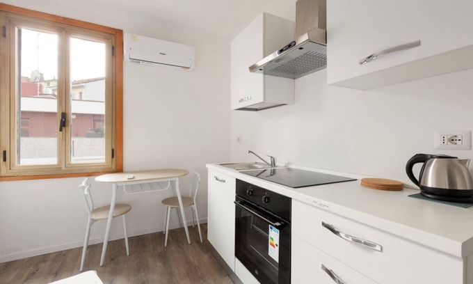 Zona Farini Apartment | Functional and modern 19 sqm studio, ideal for 2 people, located on the fourth floor of a building without lift. The accommodation is situated few steps away from the Maciachini MM, in a dynamic and well-serviced neighborhood of Milan. Perfect for single