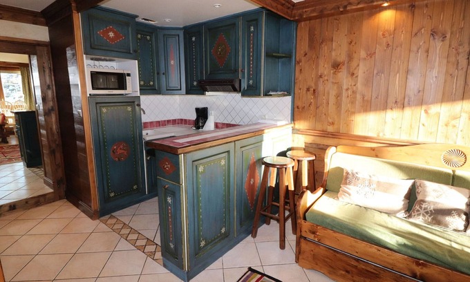 Le Lavachet Apartment | Functional duplex near slopes & shops, balcony, 8 people