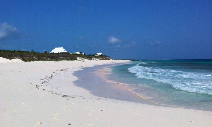 Great Guana Cay Cottage | Funky and unique cottage on the best beach in the Bahamas