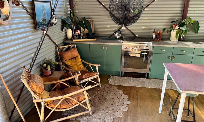 Brisbane Waterfront House | Funky beach shack off-the-grid @ Kooringal