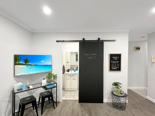 Fitzroy Apartment | Funky Fitzroy apartment so close to the action