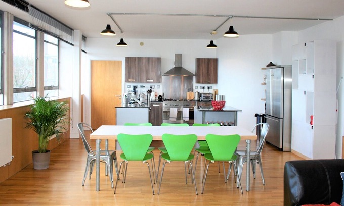Saint Paul's Apartment | Funky Flat in the Heart of Bristol - Free Parking