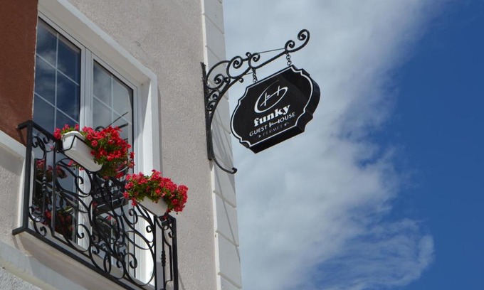 Permet House | Funky Guest House & Adventures