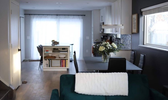Detroit - Shoreway House | Funky Modern Home Minutes Drive from Downtown CLE