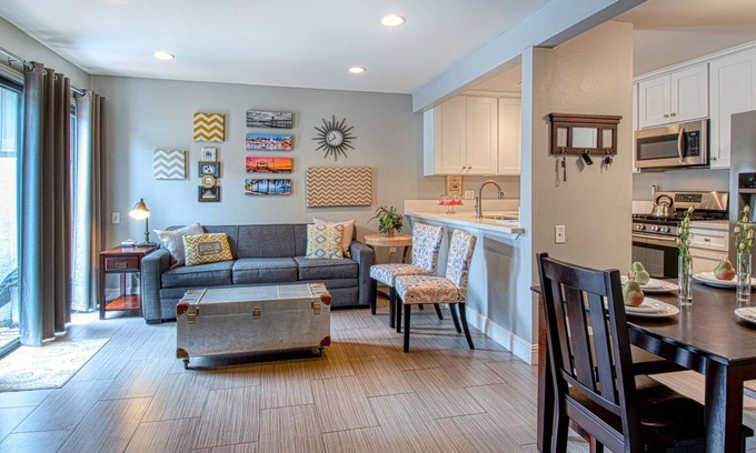 Hermosa Village Condo | Funtierland + Maleficent's Retreat + Walk to Disney + 3 Pools + Netflix