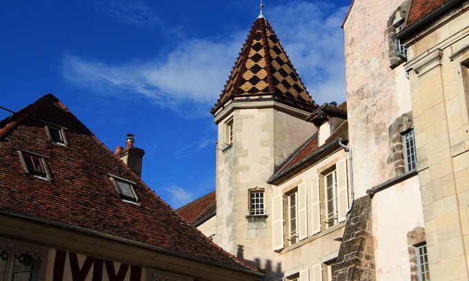 Semur-en-Auxois Apartment | Furnished accomodation Logis des Gouverneurs in the heart of medieval city