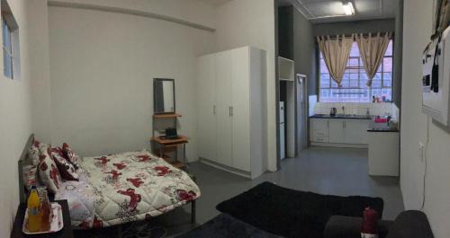 Downtown Johannesburg Apartment | Furnished Bachelor Appartment at Mooi City Appartment