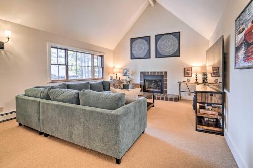 Truckee House | Furnished Deck Cabin on Northstar Shuttle Route!