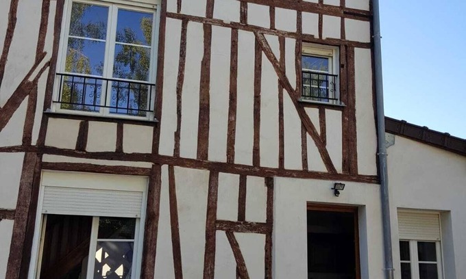 Chalons-en-Champagne Apartment | Furnished Appartment F4 in House CHALONS EN CHAMPAGNE