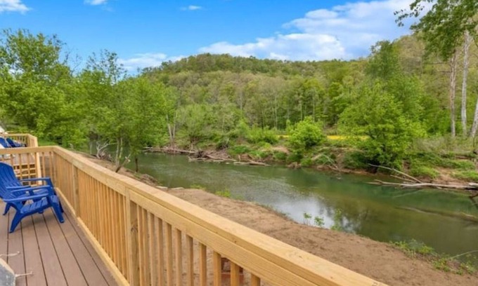 Stanton RV Rental | Furnished Glamping Tent/King Bed/Access to the Red River - Noble Bear - #4