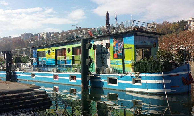 2nd Arrondissement Apartment | Furnished Studio on barge quay of the Saône, center, unusual, quiet, near train station