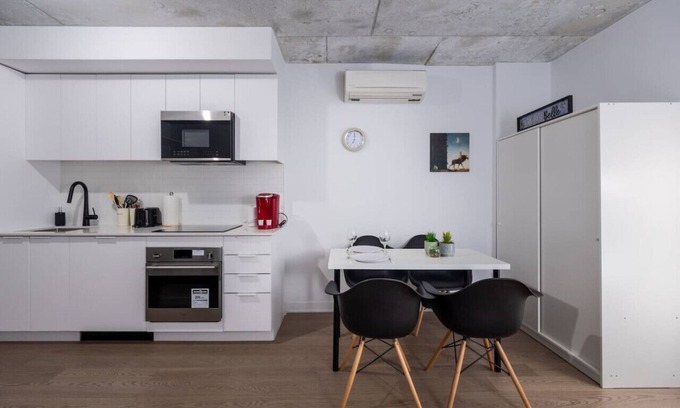 Quartier des Spectacles Apartment | Furnished Studio with balcony - Downtown #311784