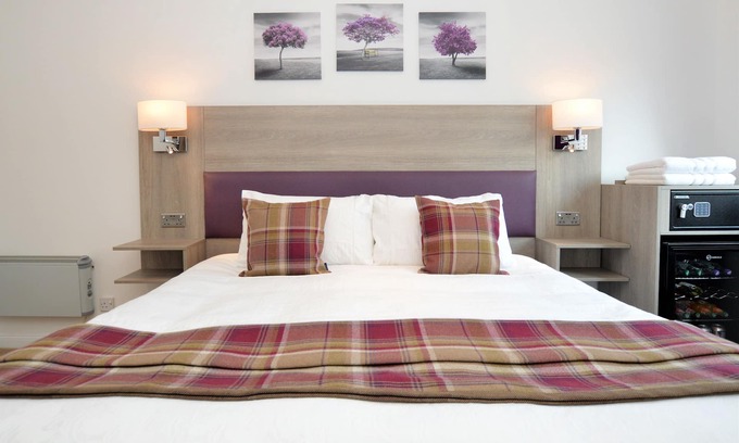 Tighnabruaich Hotel | Fyne Rooms Bute - sleeps 2 guests in 1 bedroom