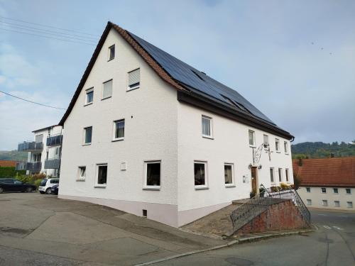 Arnegg House | Gästehaus Kreuz