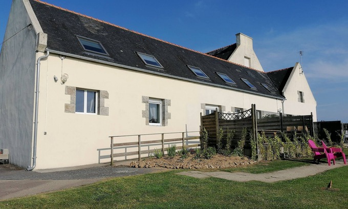 Saint-Pol-de-Leon Cottage | Gîte 5 Chambres à 5 mn de Roscoff Avec vue sur la mer
