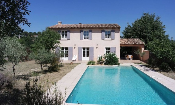 La Tour-d'Aigues House | Gîte Avec Piscine Les Oliviers -