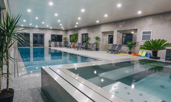 Hautefort House | Gîte Avec SPA - Piscine Couverte, Étang de Pêche, Grand Parc