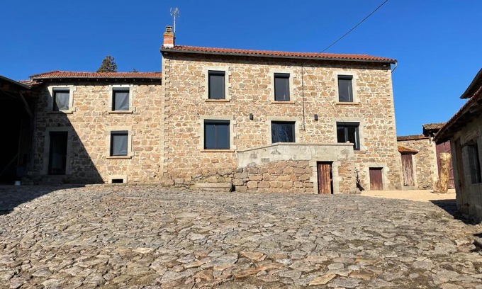 Saint-Martin-Lestra House | Gîte chez GAREL 15 personnes avec spa