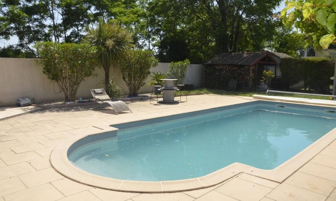 Bollene Apartment | Gîte Climatisé Pour 2 Personnes Avec Piscine Partagée