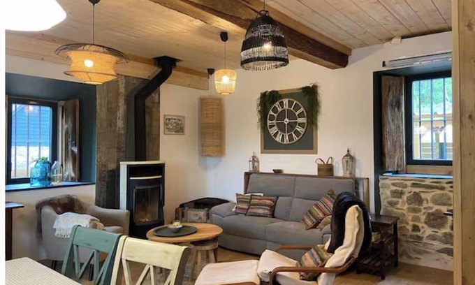 Aucun House | Gîte Le nid du moineau
