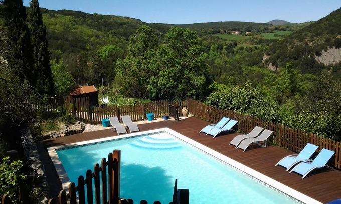 Pezenes-les-Mines Bed & Breakfast | Gîte les piafs from 6 to 8 people