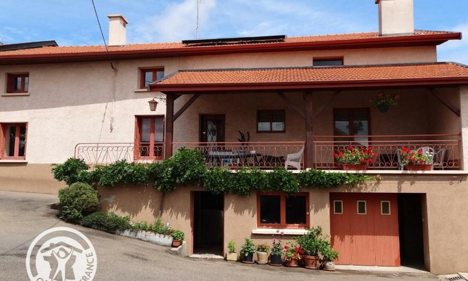 Saint-Just-la-Pendue House | Gîte Saint-Just-la-Pendue, 3 pièces, 4 personnes - FR-1-496-53