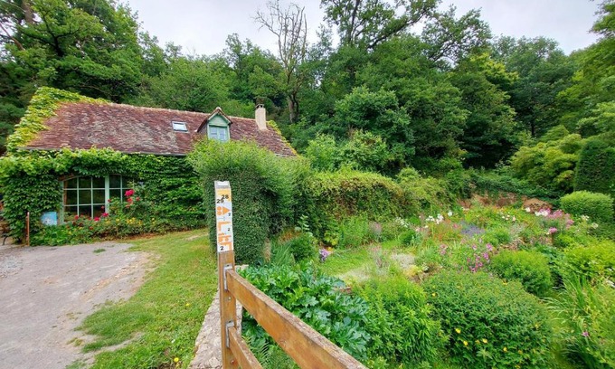 Sainte-Suzanne-and-Chammes House | Gîte Sainte-Suzanne-et-Chammes, 3 pièces, 4 personnes - FR-1-600-89