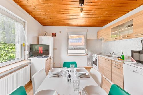 Suppingen Apartment | GÜNSTIGE Wohnungen für Monteure in Suppingen-Laichingen TV,Wifi,Parking