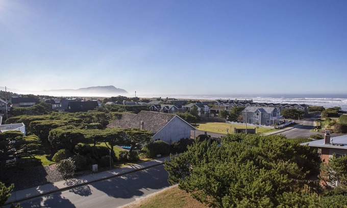 Gearhart Condo | G661 - 1 Bedroom 3rd floor, Elevator, No Cleaning Fees