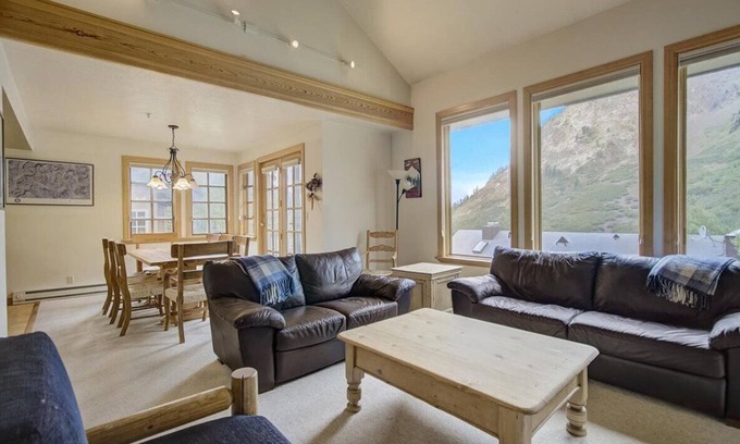 Salt Lake Mountain Resorts House | Gad Valley Lodge - ski-in/out to Snowbird