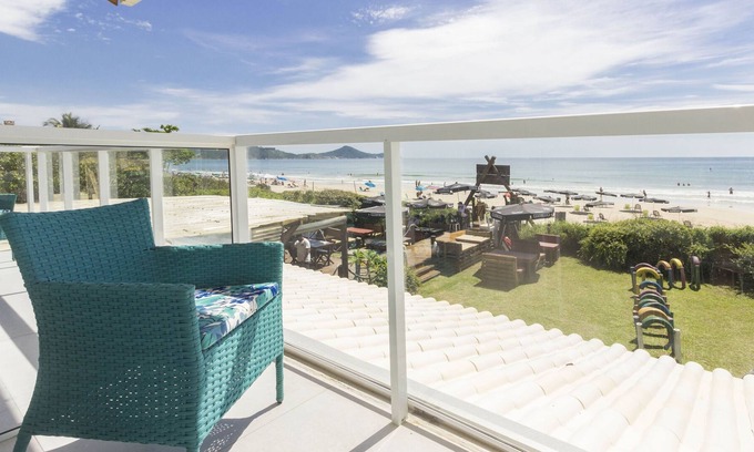 Canto Grande House | Galé Beach Residence 04
