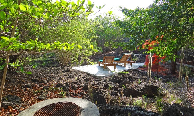 Bahia de la Academia Ski Chalet | Galapagos Chalet: Your Island Home