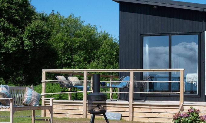 Dwyran Cottage | GALWAD Y MOR, pet friendly, with a garden in Niwbwrch (Newborough)