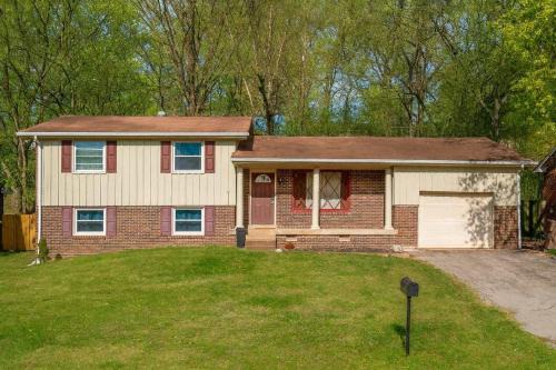 McMurray House | Game Room and Bunks Sleeps 12 Near Downtown