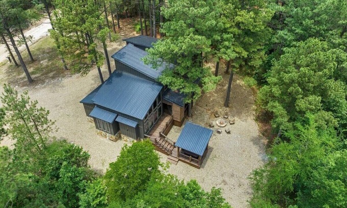 Pickens Cabin | Game Room + Bunk Room + Large Covered Deck + 4 King Bedrooms + Great Layout