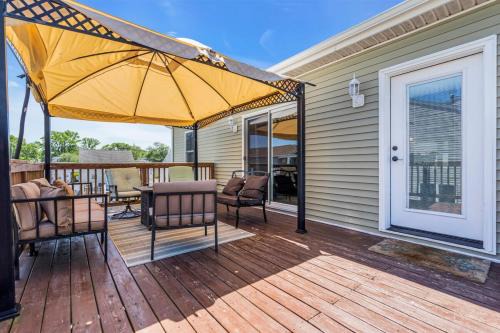 Ocean Gate House | Game Room, Kayaks, Steps to the Ocean!