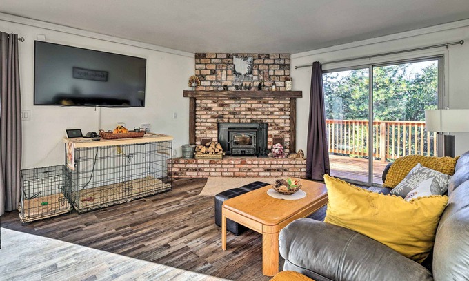 Tuolumne House | Game Room & Mtn Views: Tuolumne Hideaway!