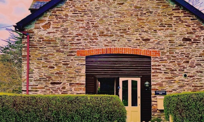 Ivybridge Cottage | Gamekeepers Hide - Stunning cottage with two heated pools feet away