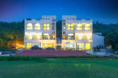 Gangneung House | Gangneung Atirance Pool Villa & Spa Pension