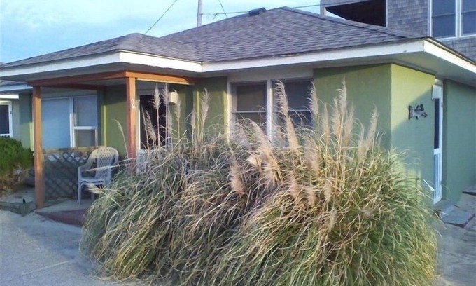 Nags Head Cottage | 'Gar Brooks' Semi Oceanfront Direct Beach Access Rents FRIDAY to FRIDAY