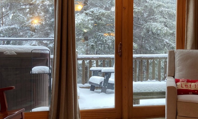 Snowshoe House | Garage for Bikes! Slopeside-Easy Access to Bike Park-Loggers Run Townhouse