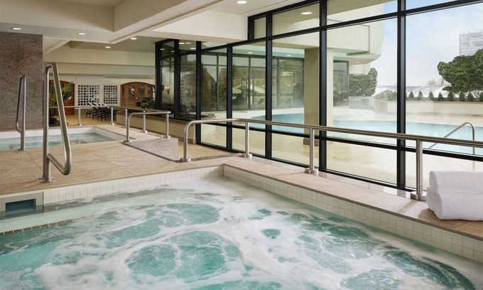 Downtown Salt Lake City Hotel | Garden 2 Queens, Little America, Year-round Pools, Bar, Proximity to Airport