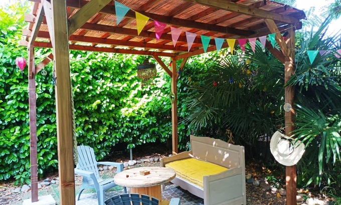 Montauban House | Garden and spa gite in town