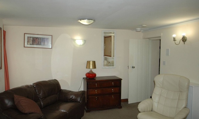 Tring Apartment | Garden Apartment Tring Sleeps 2 - 3