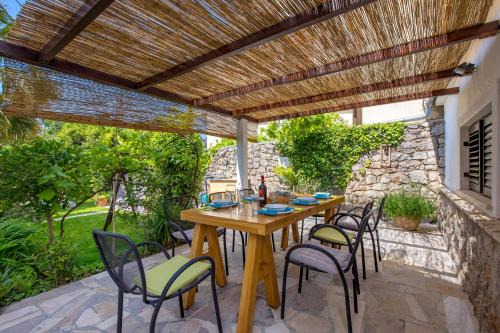Sarsoni House | Garden Home Flora