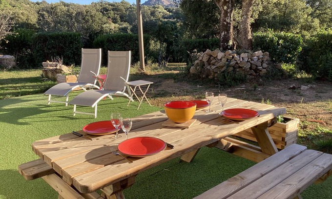 Lecci Apartment | Garden level between Sea and Mountain