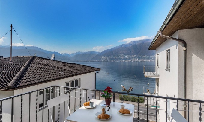 Vira Apartment | Garden on the lake 1, Gambarogno, Vira, Switzerland