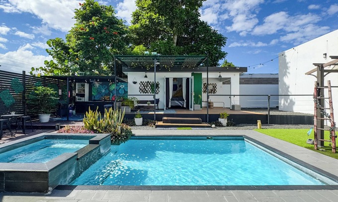 Factor Apartment | Garden Relaxing Room W/Private Pool & Jacuzzi